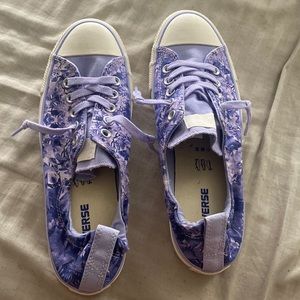 Women converse size 11 got it for a friend but dont fit her brand new